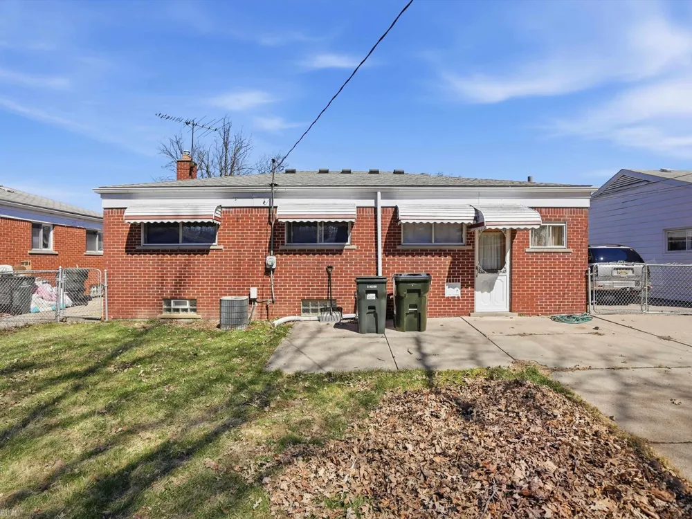 21612 Bon Brae Street St Clair Shores City, MI 48081