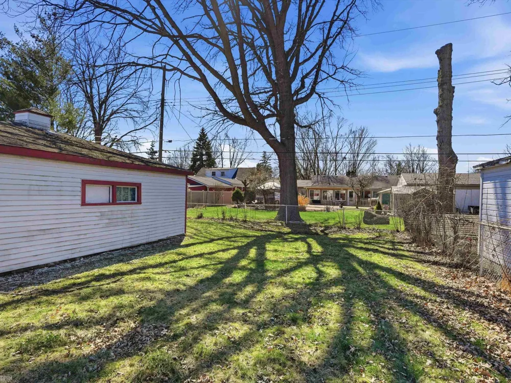 21612 Bon Brae Street St Clair Shores City, MI 48081