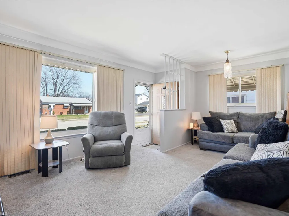 21612 Bon Brae Street St Clair Shores City, MI 48081