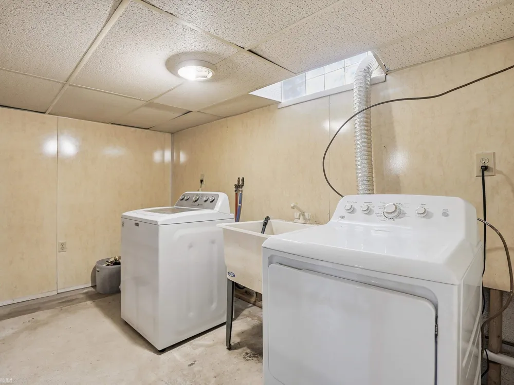 21612 Bon Brae Street St Clair Shores City, MI 48081