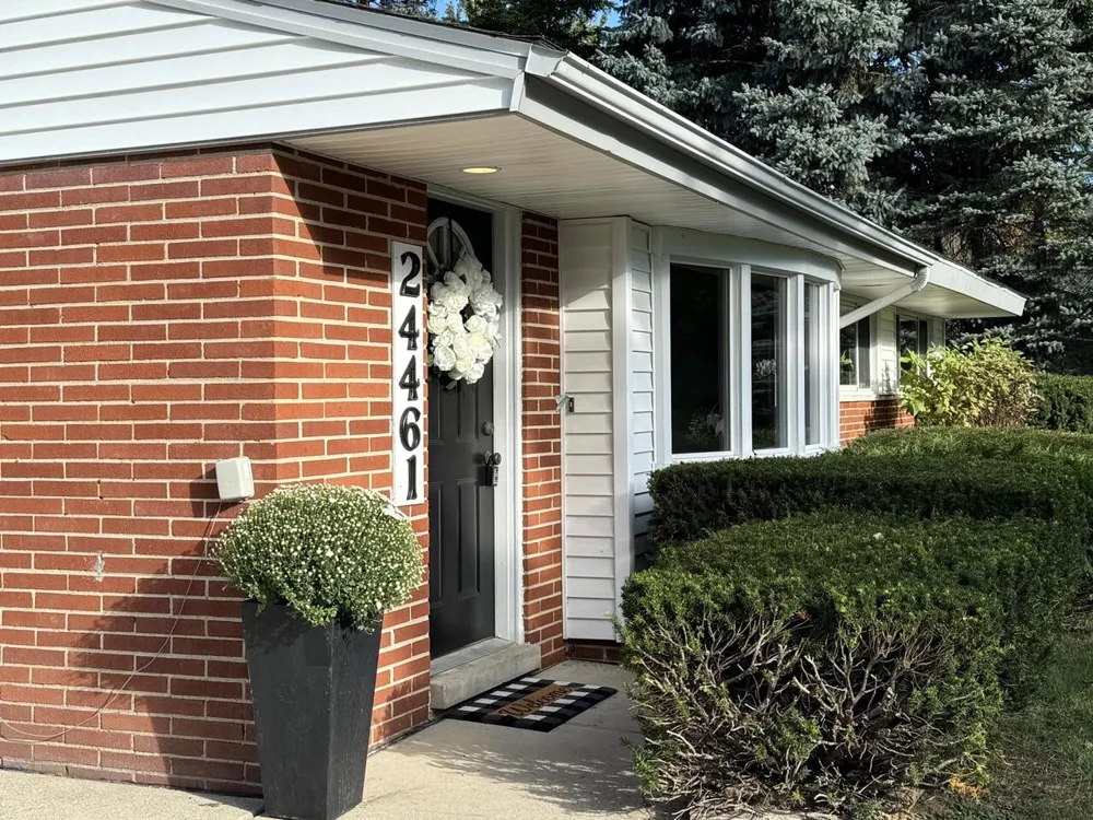 24461 Willow Lane Novi City, MI 48375