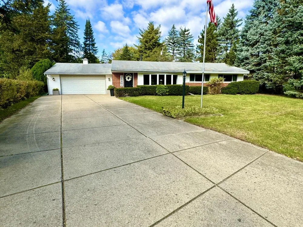 24461 Willow Lane Novi City, MI 48375