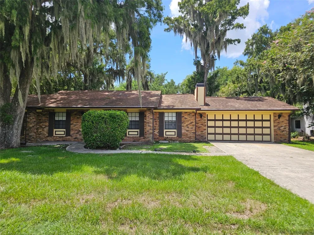 1292 E LAKE SHORE BOULEVARD Kissimmee, FL 34744
