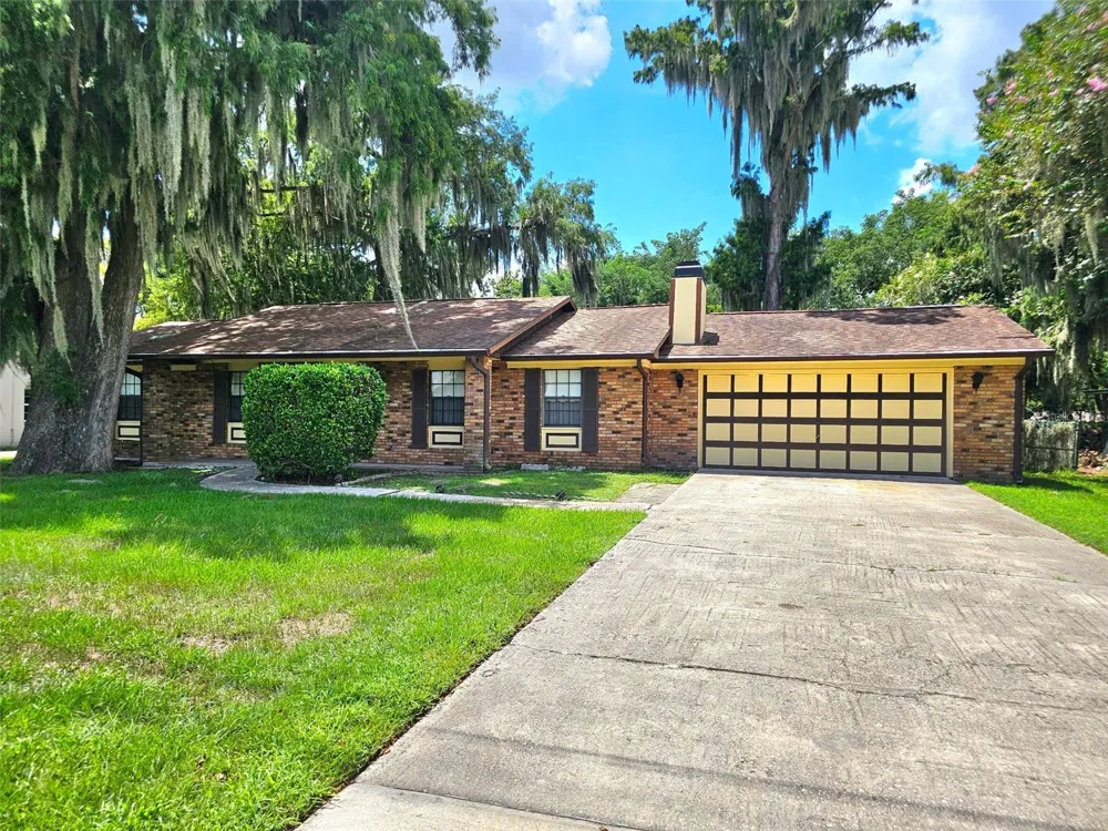 1292 E LAKE SHORE BOULEVARD Kissimmee, FL 34744