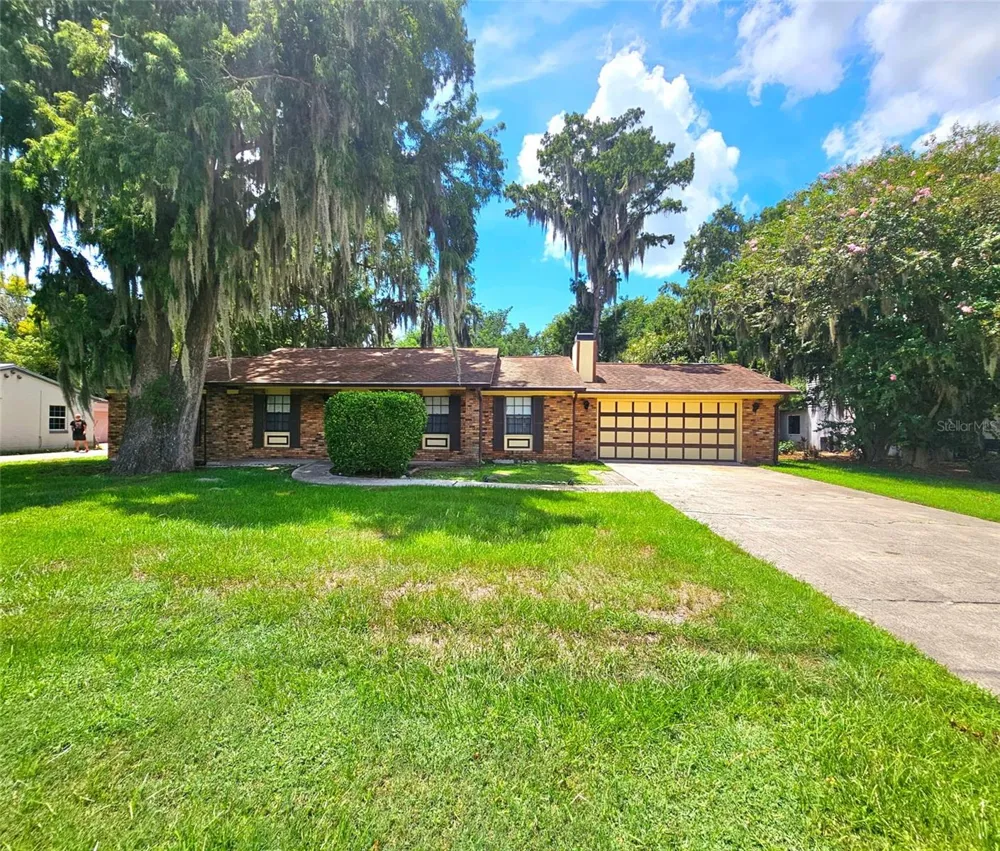1292 E LAKE SHORE BOULEVARD Kissimmee, FL 34744