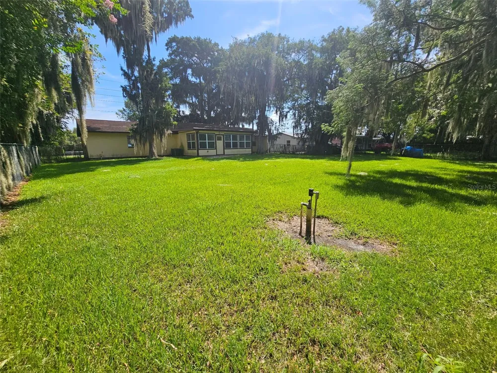 1292 E LAKE SHORE BOULEVARD Kissimmee, FL 34744