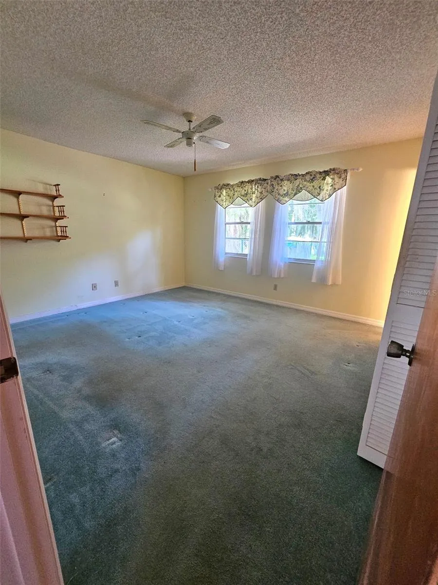 1292 E LAKE SHORE BOULEVARD Kissimmee, FL 34744