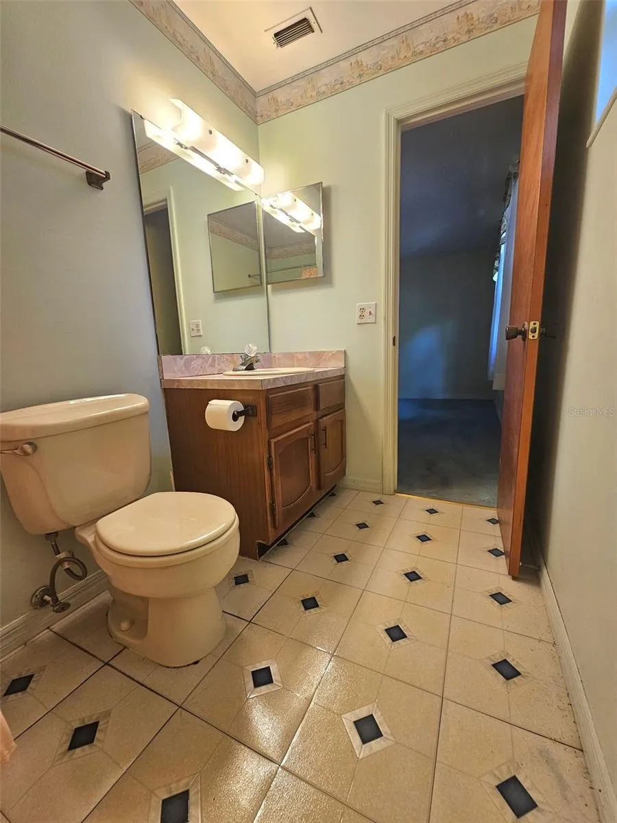 1292 E LAKE SHORE BOULEVARD Kissimmee, FL 34744