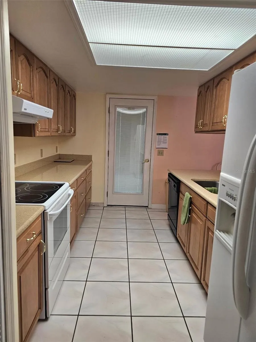 1292 E LAKE SHORE BOULEVARD Kissimmee, FL 34744