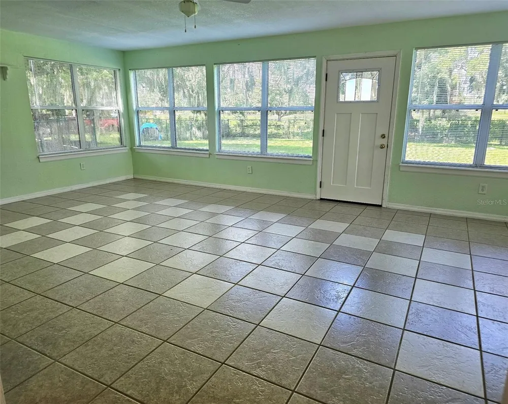 1292 E LAKE SHORE BOULEVARD Kissimmee, FL 34744