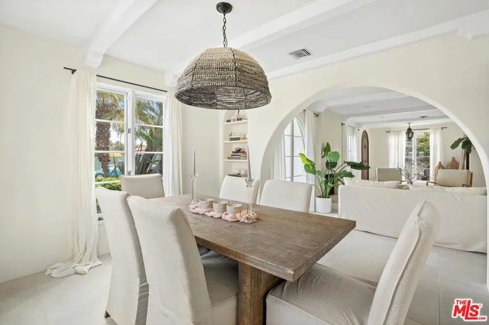 4267 Murietta Avenue Sherman Oaks, CA 91423