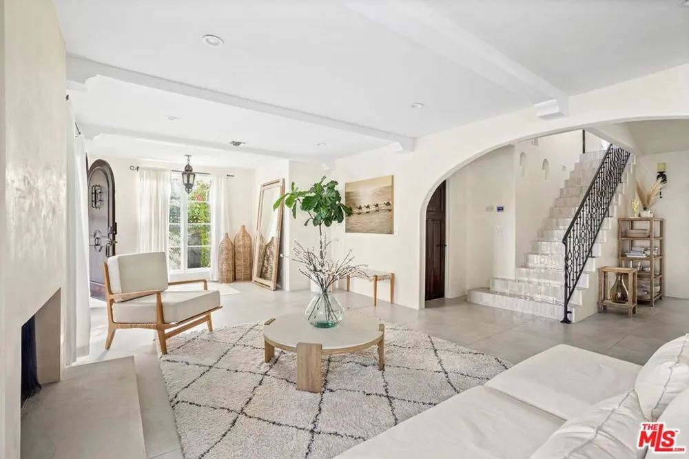 4267 Murietta Avenue Sherman Oaks, CA 91423
