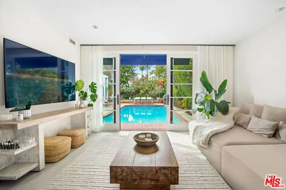 4267 Murietta Avenue Sherman Oaks, CA 91423