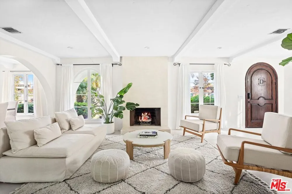 4267 Murietta Avenue Sherman Oaks, CA 91423