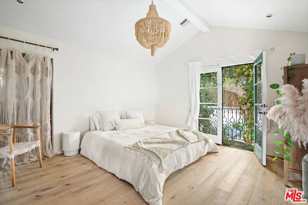 4267 Murietta Avenue Sherman Oaks, CA 91423