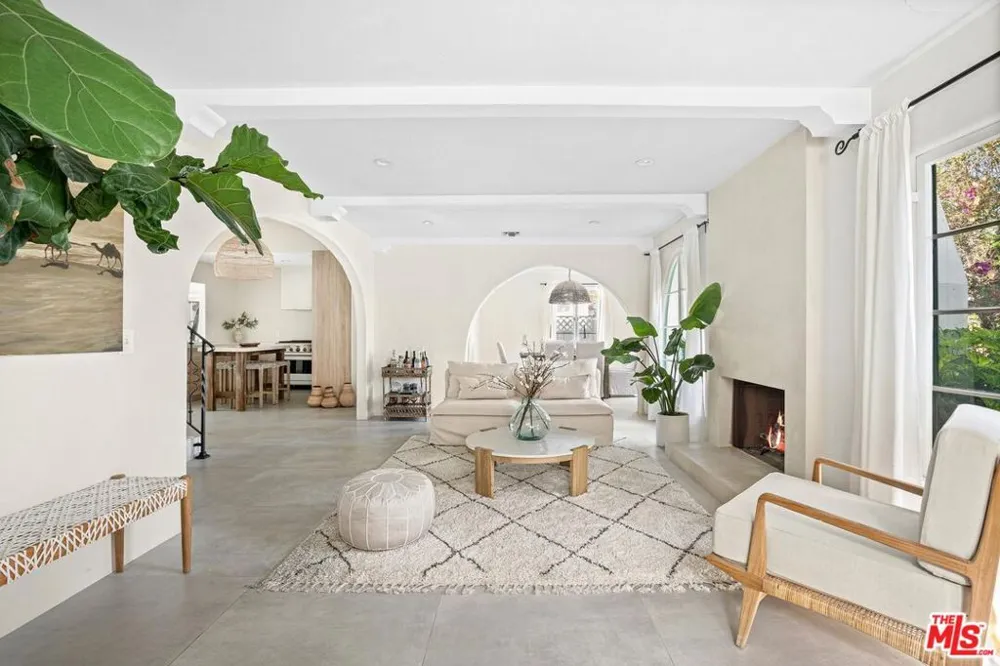 4267 Murietta Avenue Sherman Oaks, CA 91423