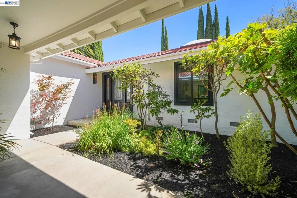 2883 Bowling Green Dr Walnut Creek, CA 94598