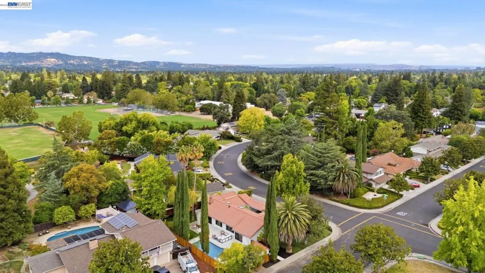 2883 Bowling Green Dr Walnut Creek, CA 94598