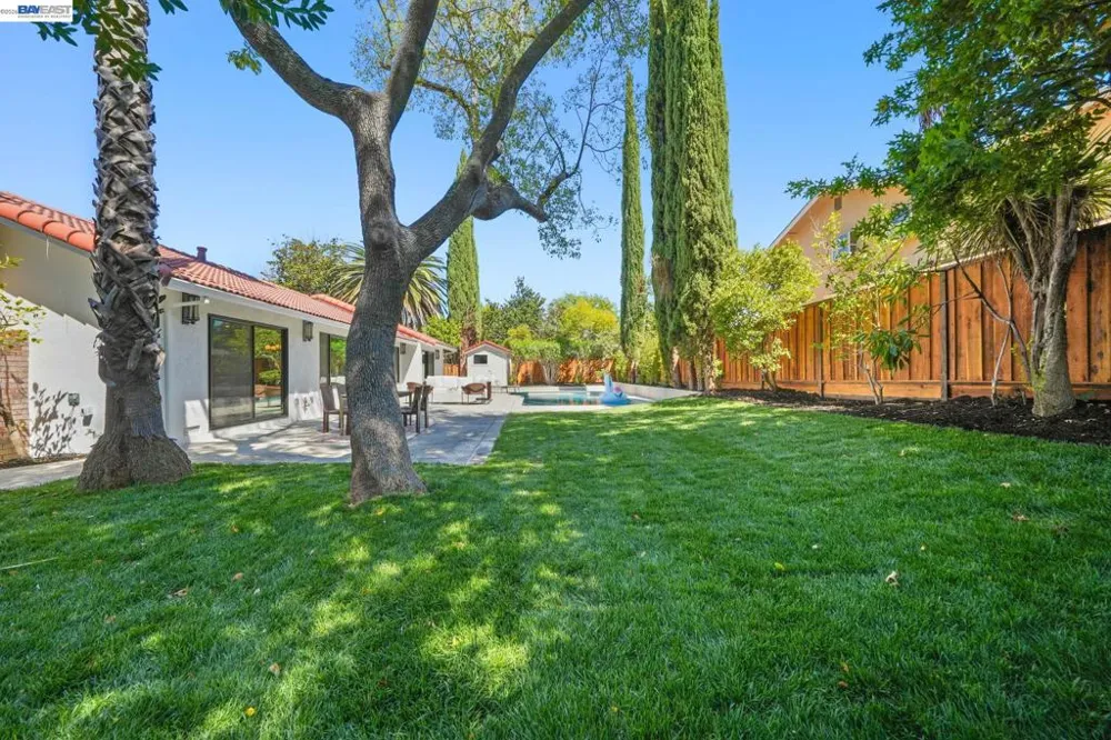 2883 Bowling Green Dr Walnut Creek, CA 94598