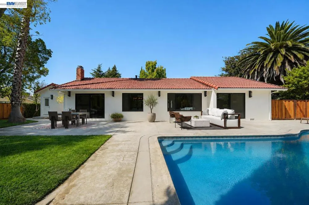 2883 Bowling Green Dr Walnut Creek, CA 94598