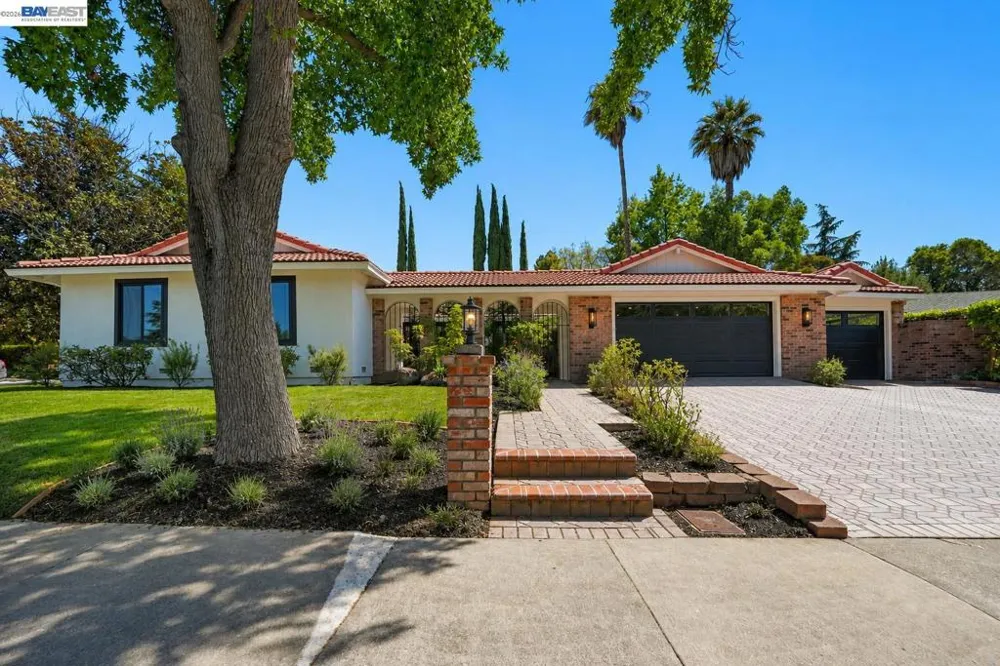 2883 Bowling Green Dr Walnut Creek, CA 94598