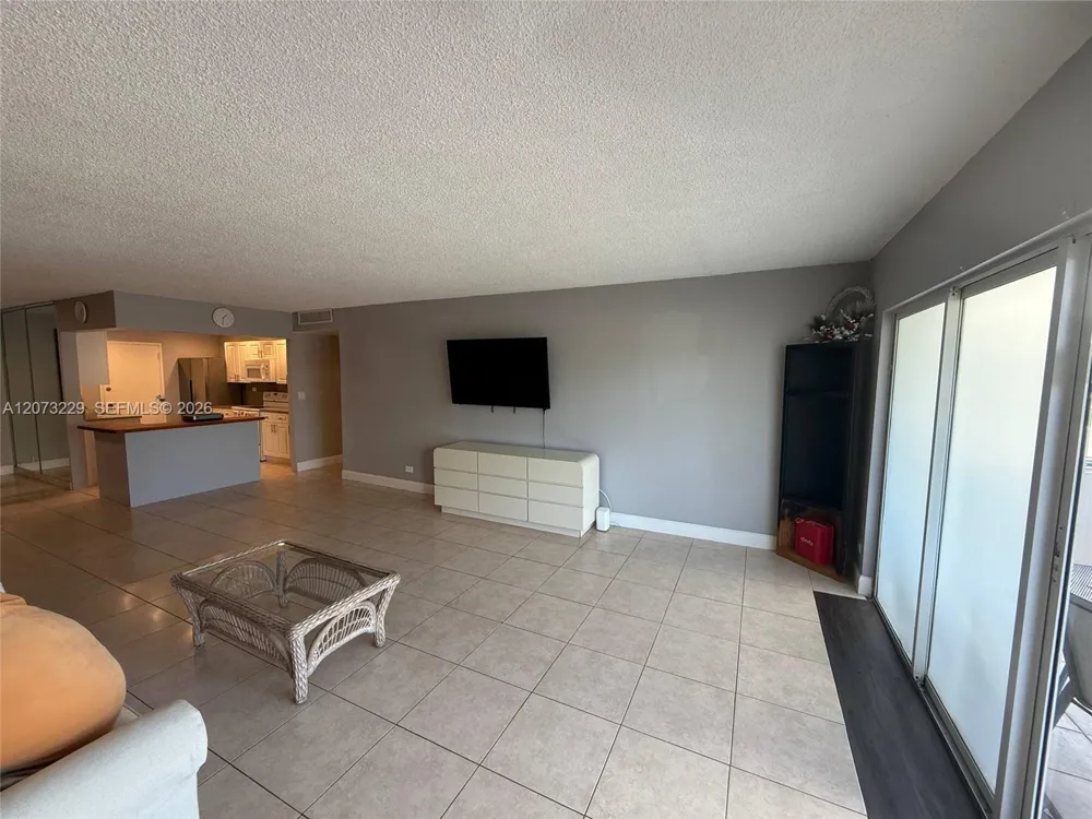 800 NE 195th St #211 Miami, FL 33179
