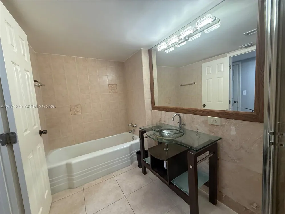 800 NE 195th St #211 Miami, FL 33179
