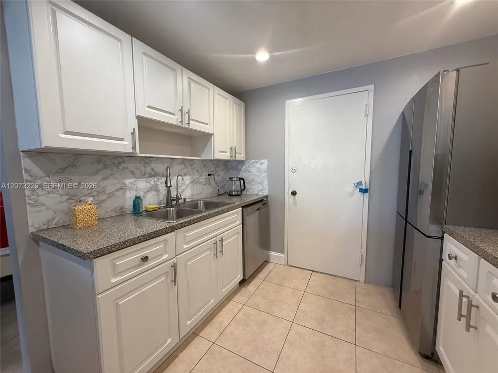 800 NE 195th St #211 Miami, FL 33179