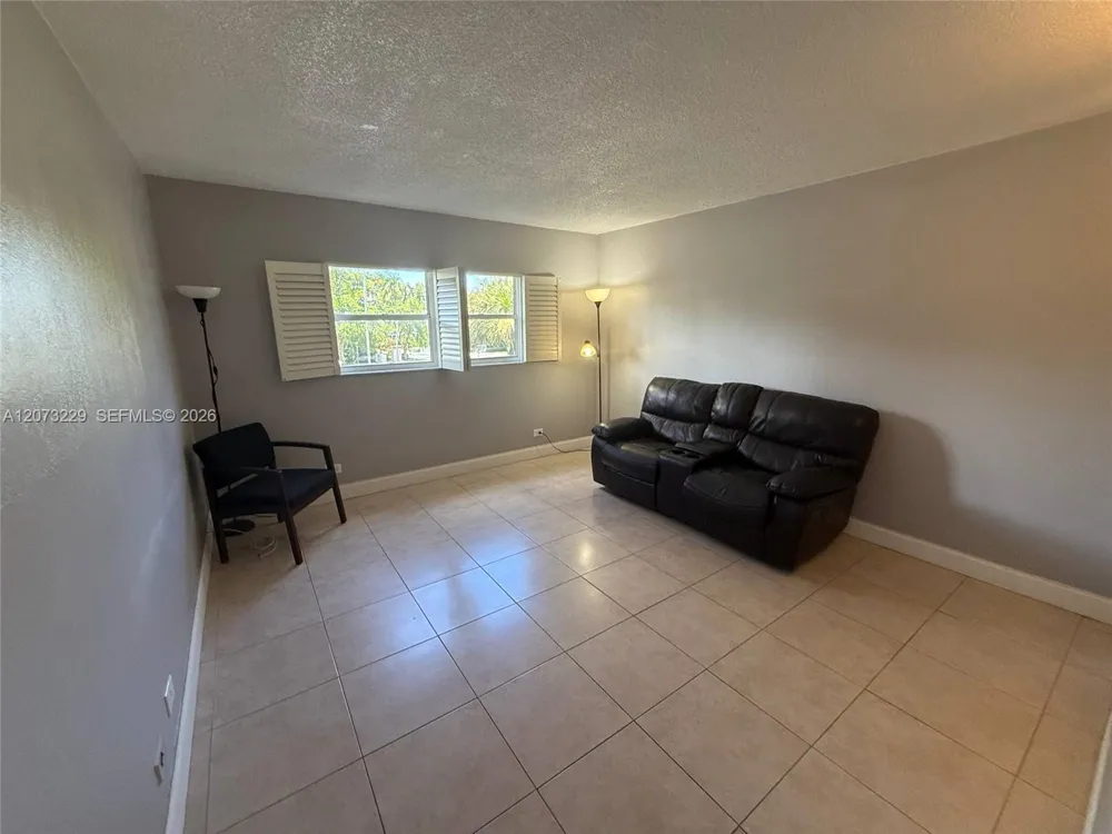 800 NE 195th St #211 Miami, FL 33179