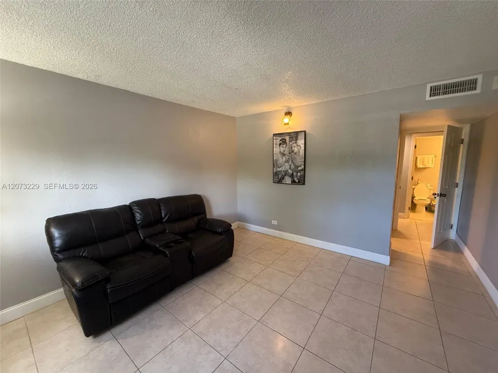 800 NE 195th St #211 Miami, FL 33179