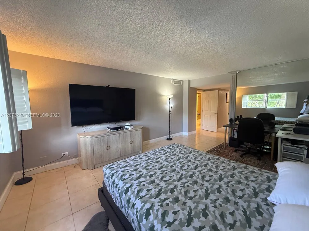 800 NE 195th St #211 Miami, FL 33179