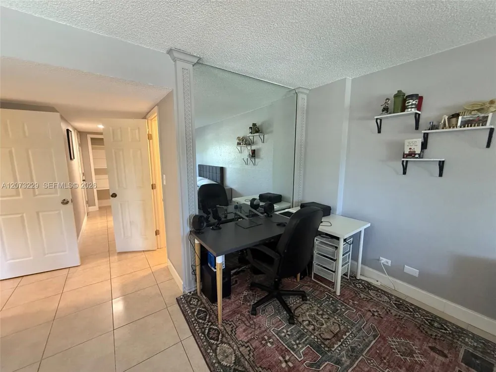 800 NE 195th St #211 Miami, FL 33179