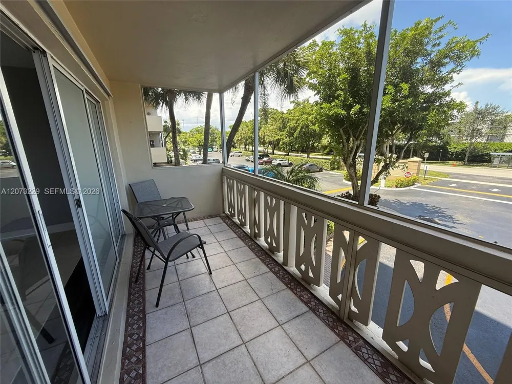 800 NE 195th St #211 Miami, FL 33179