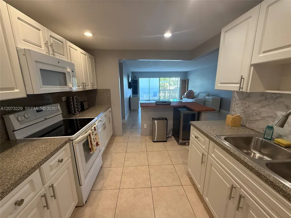 800 NE 195th St #211 Miami, FL 33179