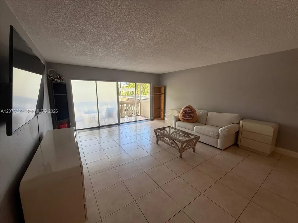 800 NE 195th St #211 Miami, FL 33179