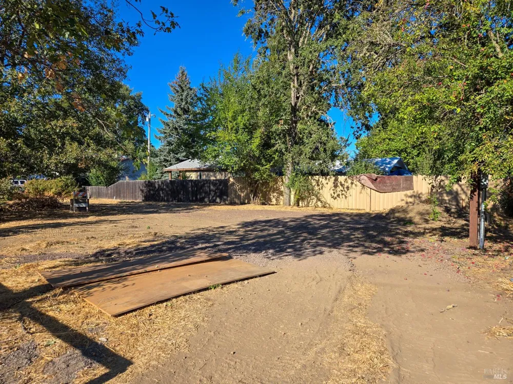 103 E Oak Street Willits, CA 95490
