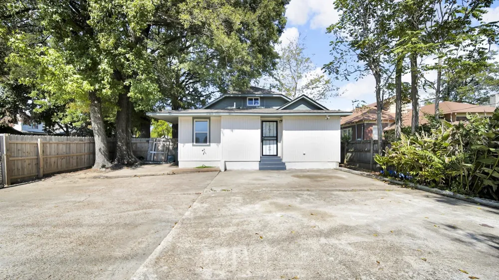 1023 FORREST AVE Memphis, TN 38105
