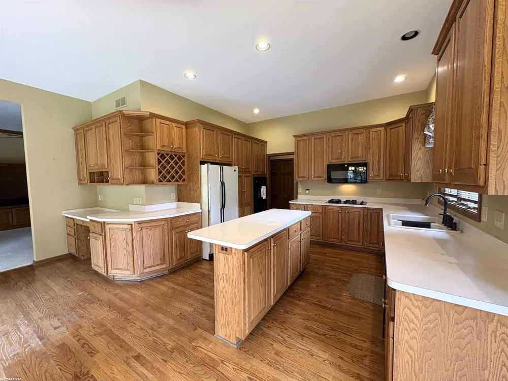 56411 Dickens Drive Shelby Charter Township, MI 48316