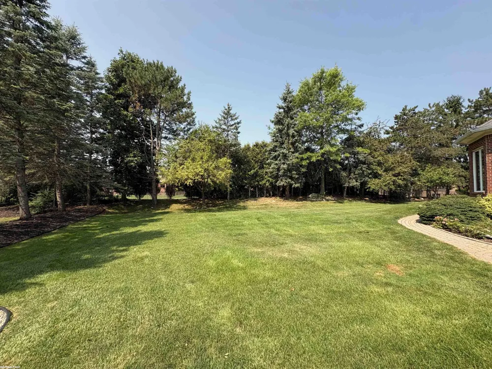 56411 Dickens Drive Shelby Charter Township, MI 48316