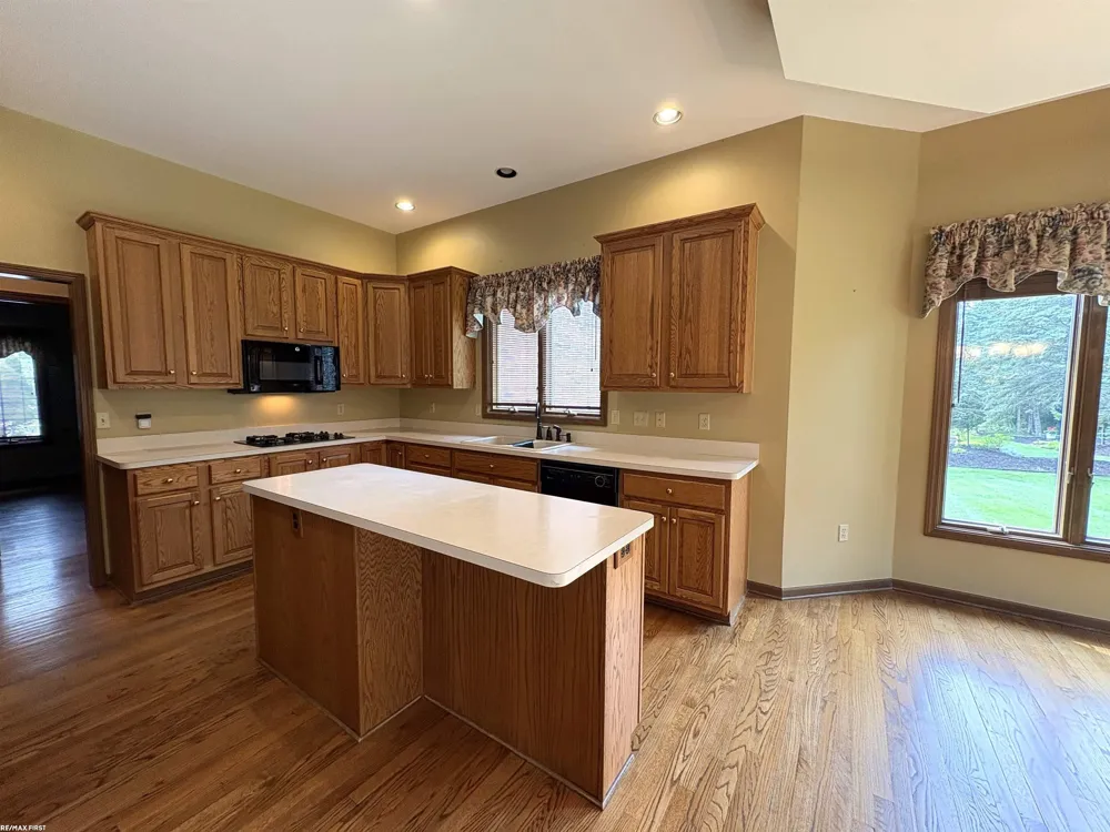 56411 Dickens Drive Shelby Charter Township, MI 48316