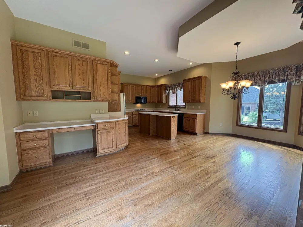 56411 Dickens Drive Shelby Charter Township, MI 48316