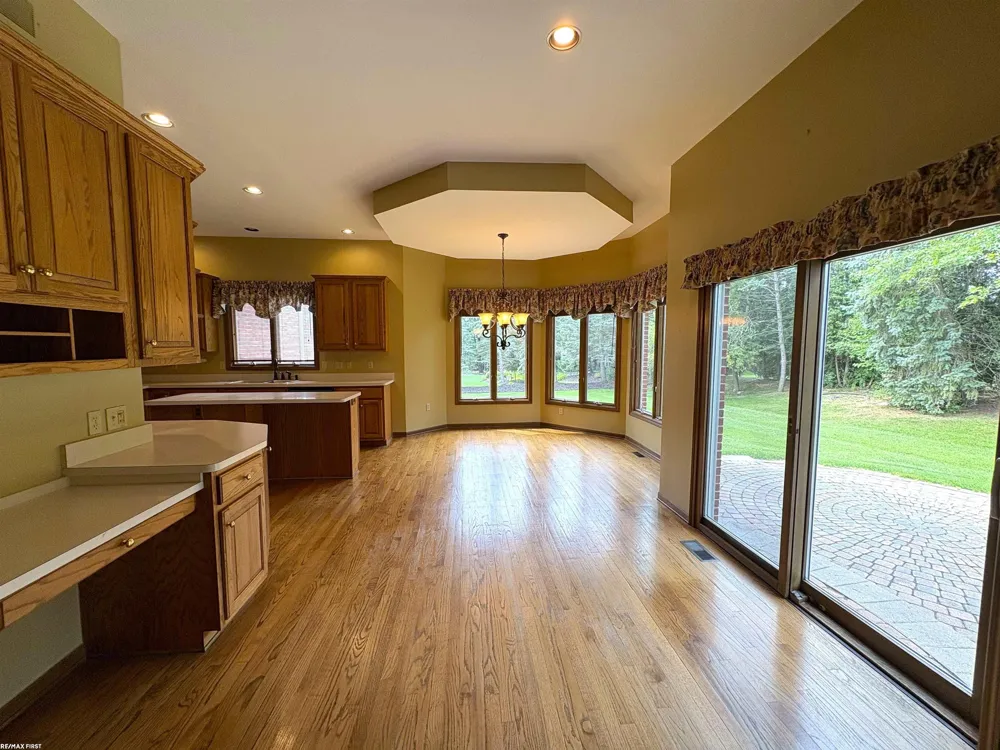 56411 Dickens Drive Shelby Charter Township, MI 48316