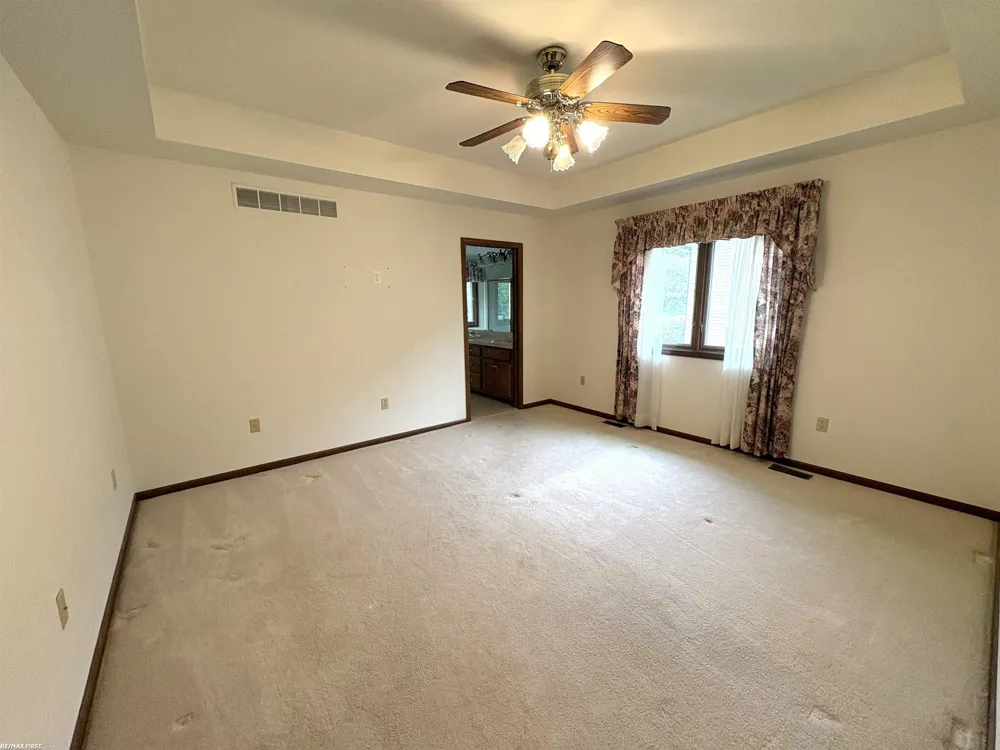 56411 Dickens Drive Shelby Charter Township, MI 48316