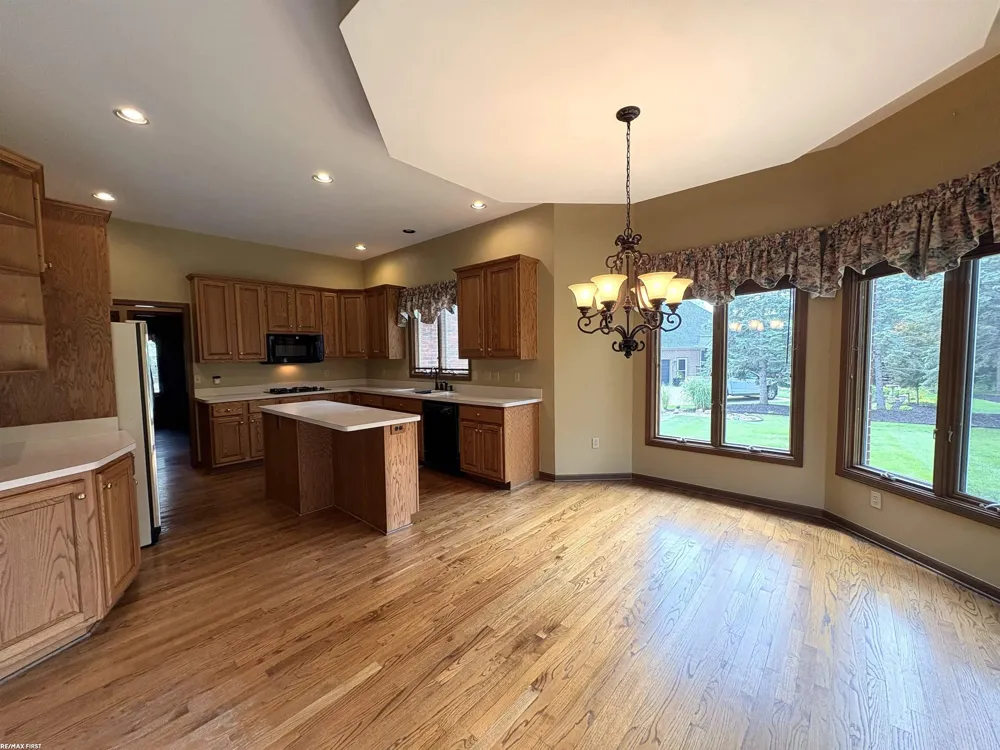 56411 Dickens Drive Shelby Charter Township, MI 48316