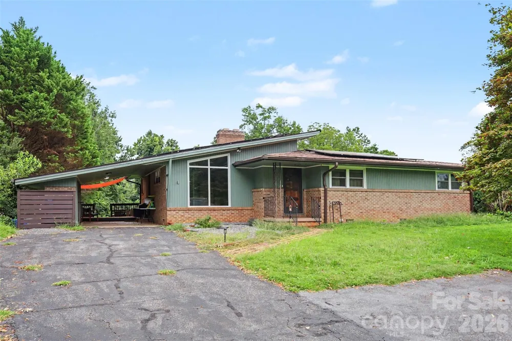 126 21st Avenue NW Hickory, NC 28601