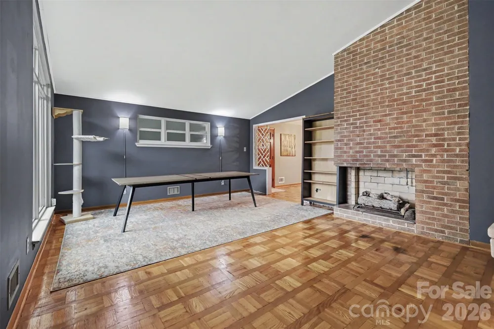 126 21st Avenue NW Hickory, NC 28601