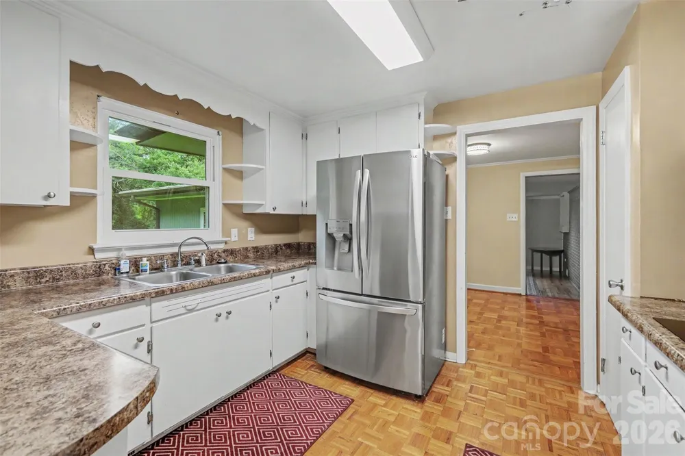 126 21st Avenue NW Hickory, NC 28601