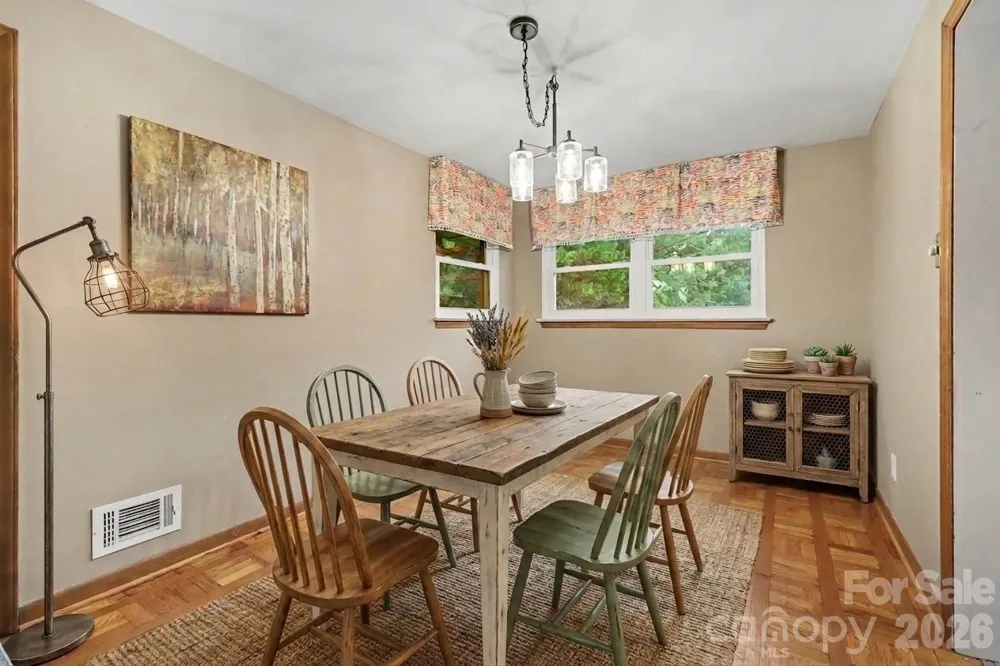 126 21st Avenue NW Hickory, NC 28601