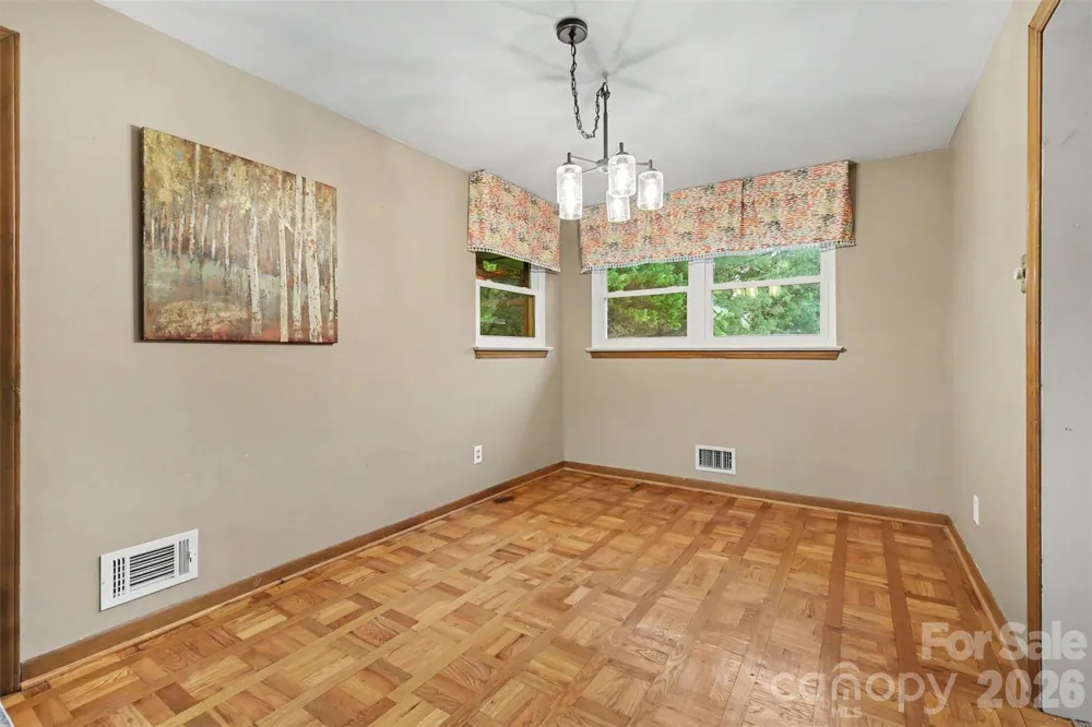 126 21st Avenue NW Hickory, NC 28601