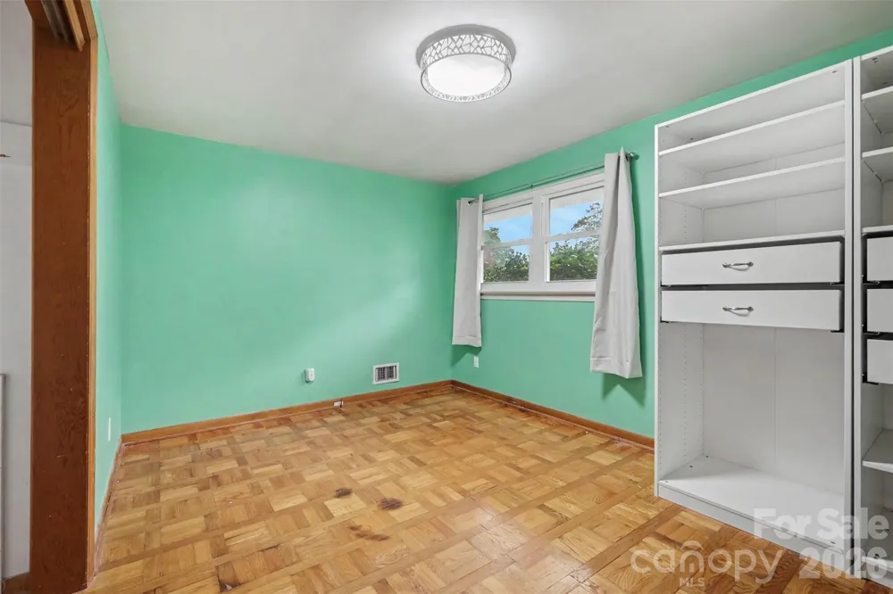 126 21st Avenue NW Hickory, NC 28601